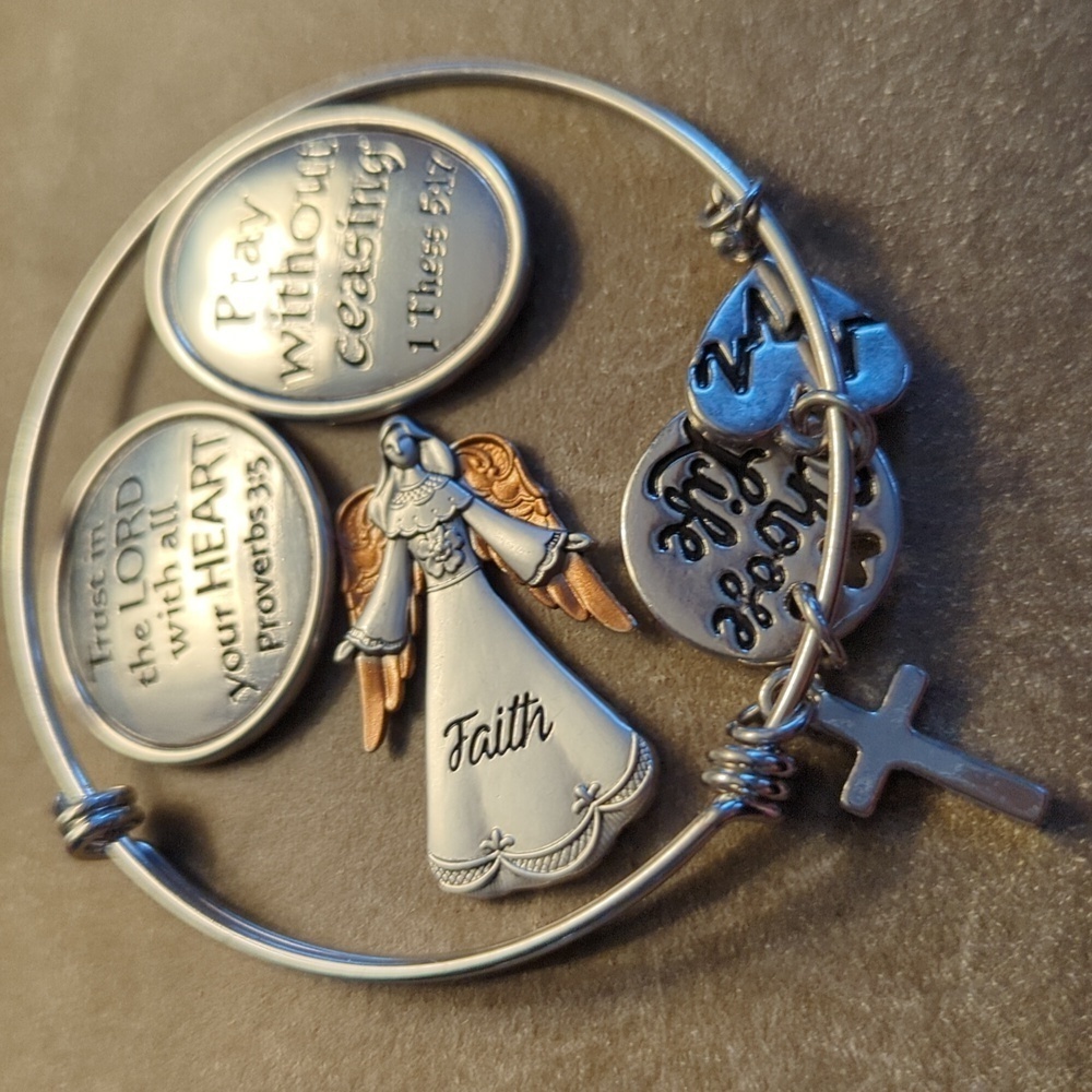 😇 Christian 3 pocket pieces, one bracelet, Faith Trust Pray Life NWOT